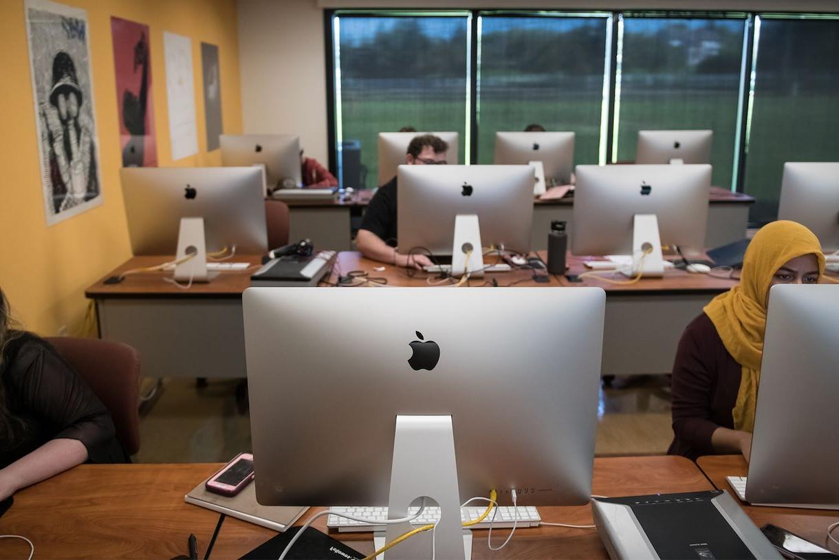 Image of a digital arts class filled with computers